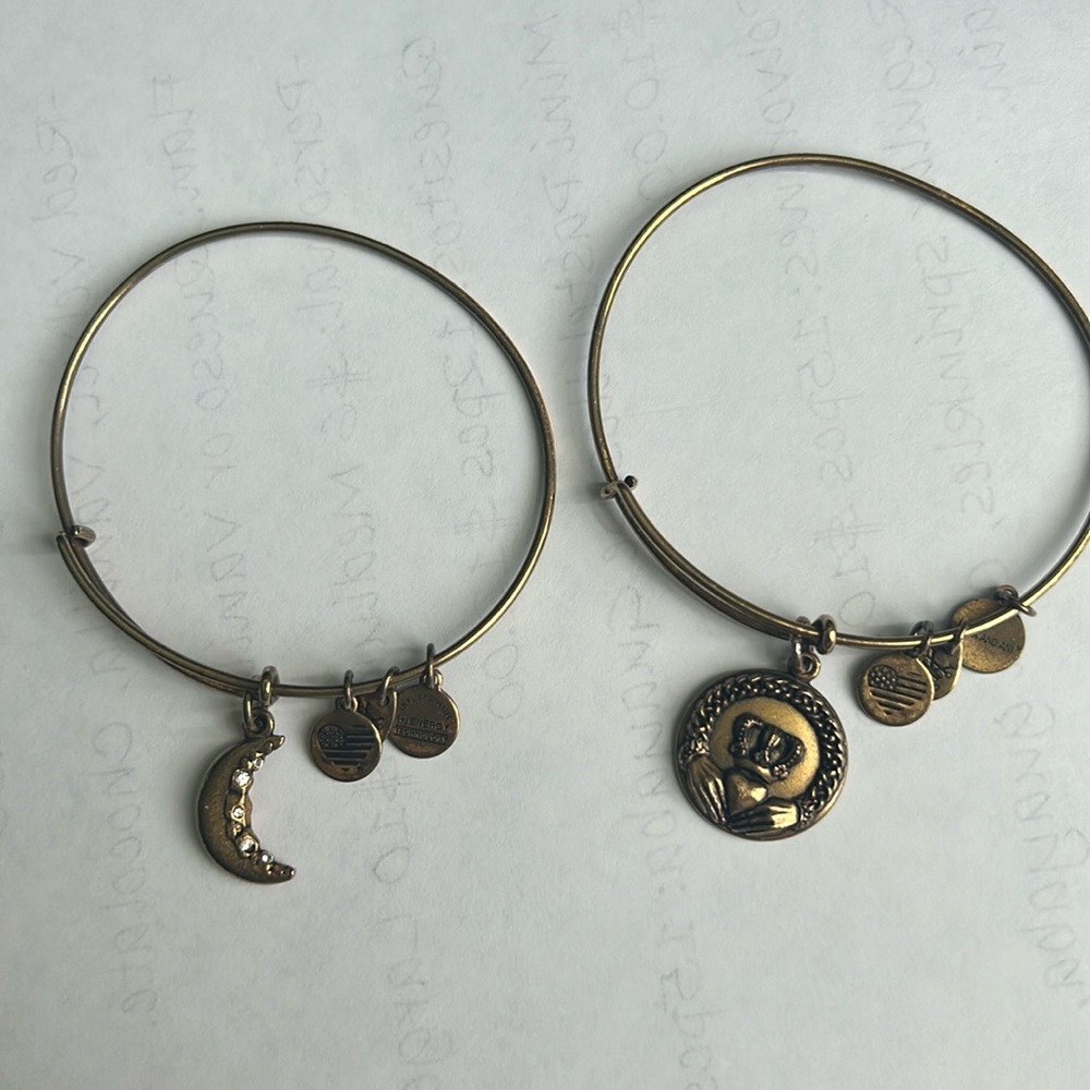 2 bracelets